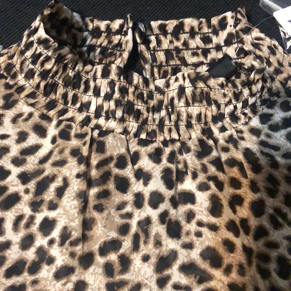Torrid NWT size 2X (18/20) Long sleeve blouse